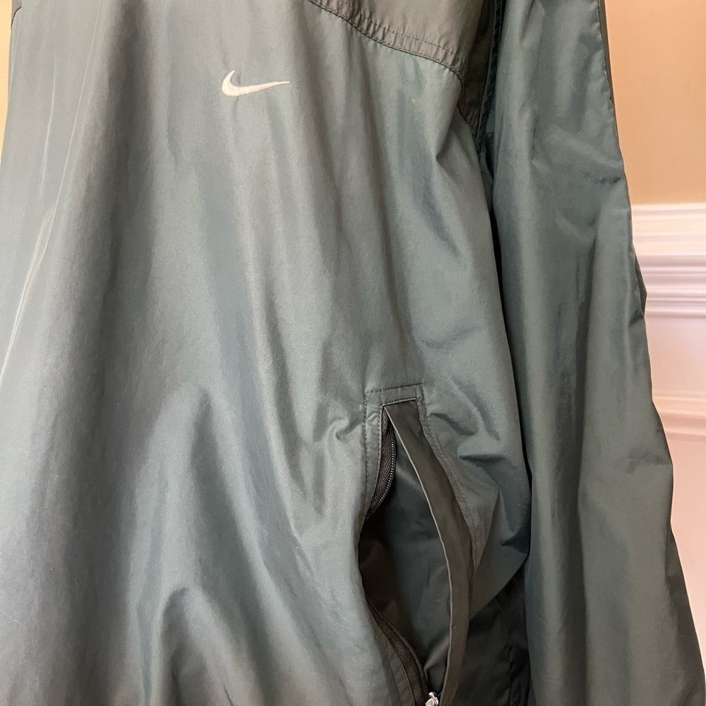 Men's Unique Style Vintage Nike Pullover Windbreaker in 2 Tone Green - Picture 4 of 10